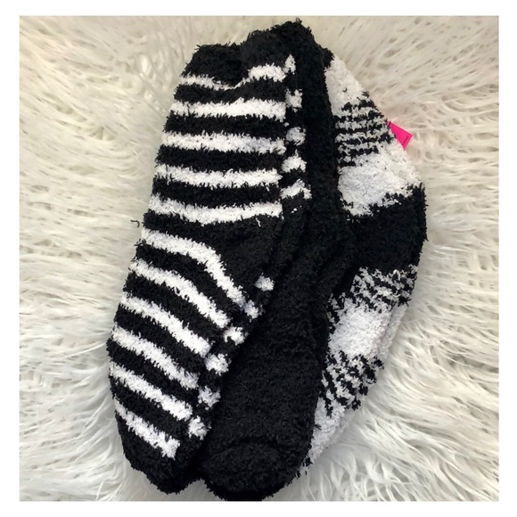 3 Pack BETSEY JOHNSON Black White Plaid Cozy Socks - Picture 4 of 7